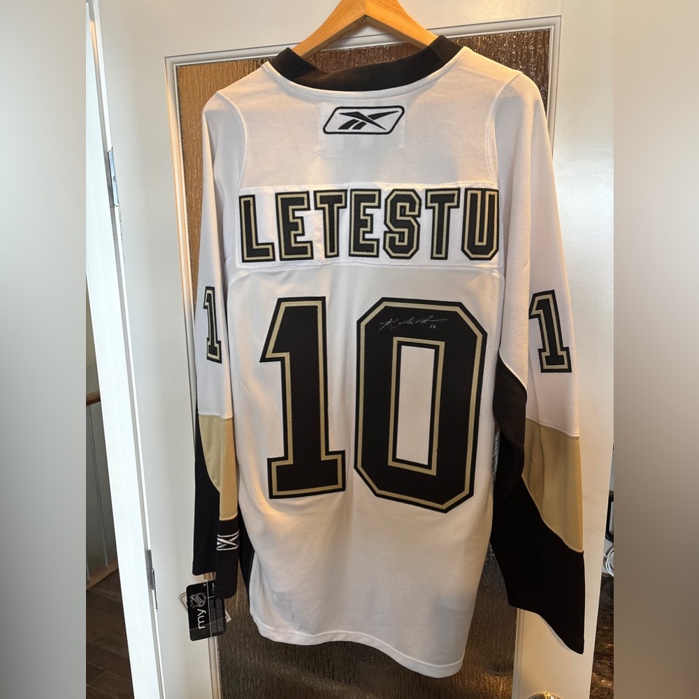 Mark Letestu Signed Reebok NHL Hockey Jersey